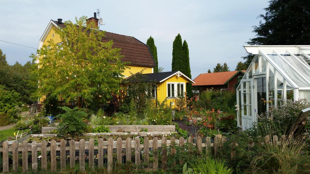 Perenner Pa Bakgarden Bed & Breakfast Motala Dış mekan fotoğraf